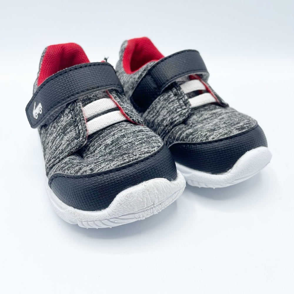See Kai Run Basics Stryker Sneakers (size 5)
